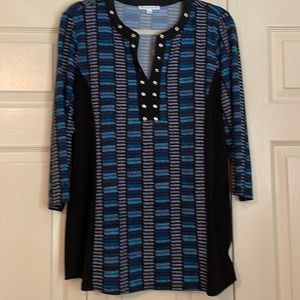 Notations 3/4 Sleeve Top w/grommet detail Black/Multi
Large. Measurements below